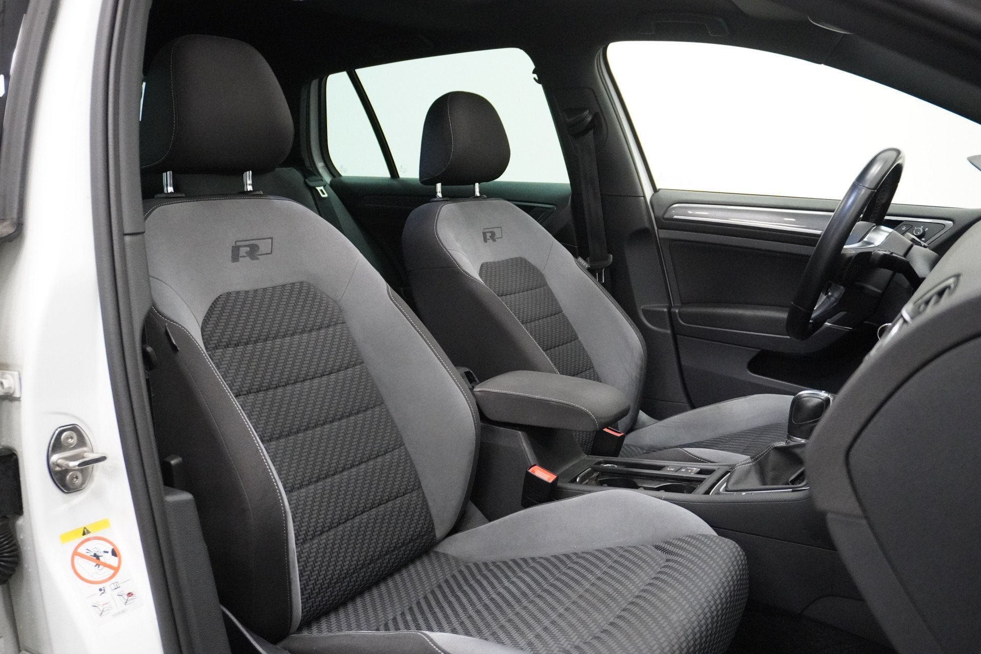 Volkswagen Golf 1.5 TSI 150PK Highline Business R-line Autom, Auto's, Euro 6, 4 cilinders, 150 pk, Wit