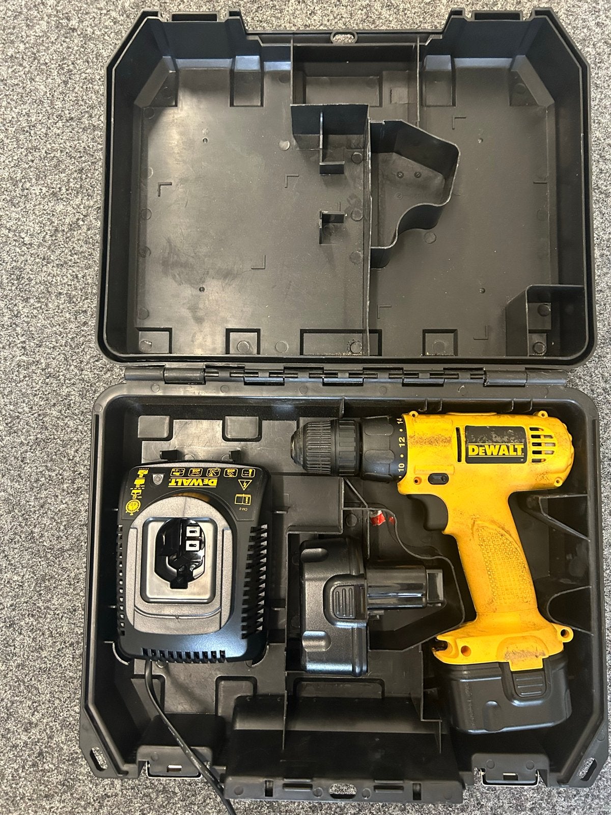 DeWalt Boor- en Schroefmachine DW907 met Accu en Lader, Gebruikt, Variabele snelheid, Ophalen of Verzenden, Boor- en Schroefmachine
