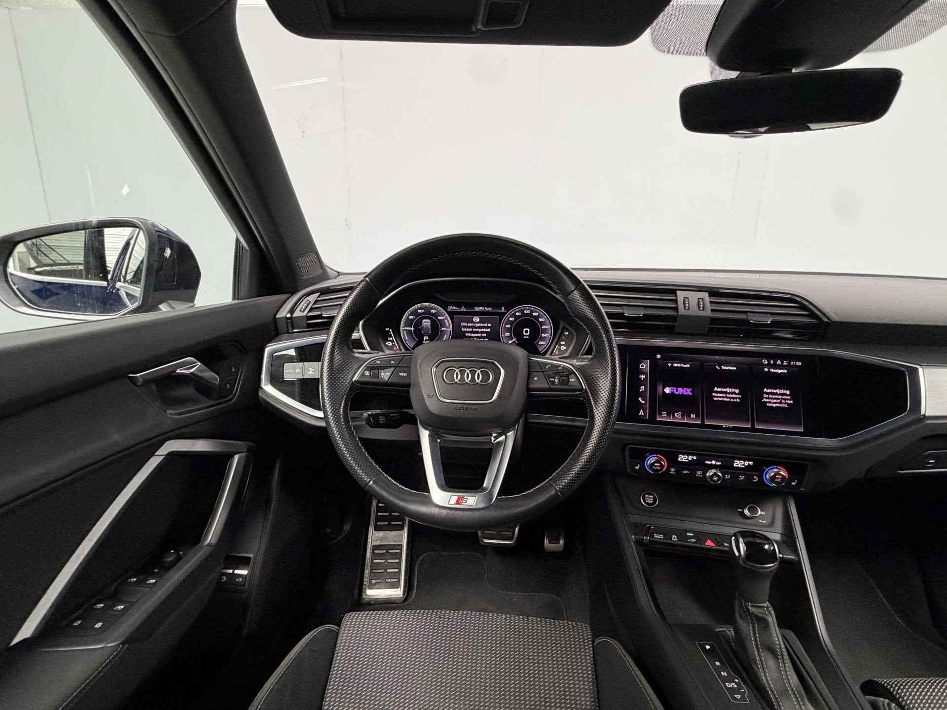 Audi Q3 Sportback 45 TFSI e S-Line Pano|Trekhaak|Matrix|Keyl, Auto's, Audi, Gebruikt, Met garantie (alle), Blauw, Leder en Stof