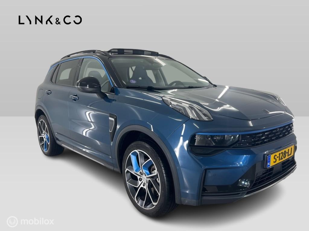 Lynk & Co 01 - 1.5 261pk PHEV 7DCTH | 2023| PanoramaDak | 36, 1800 kg, Euro 6, Blauw, 120 €/maand