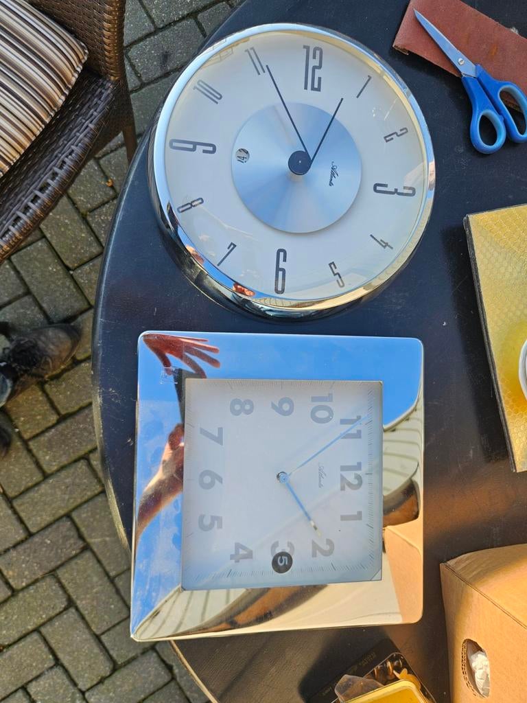 2 klokken atlanta, Ophalen, Wandklok, 2 stuks, Nieuw