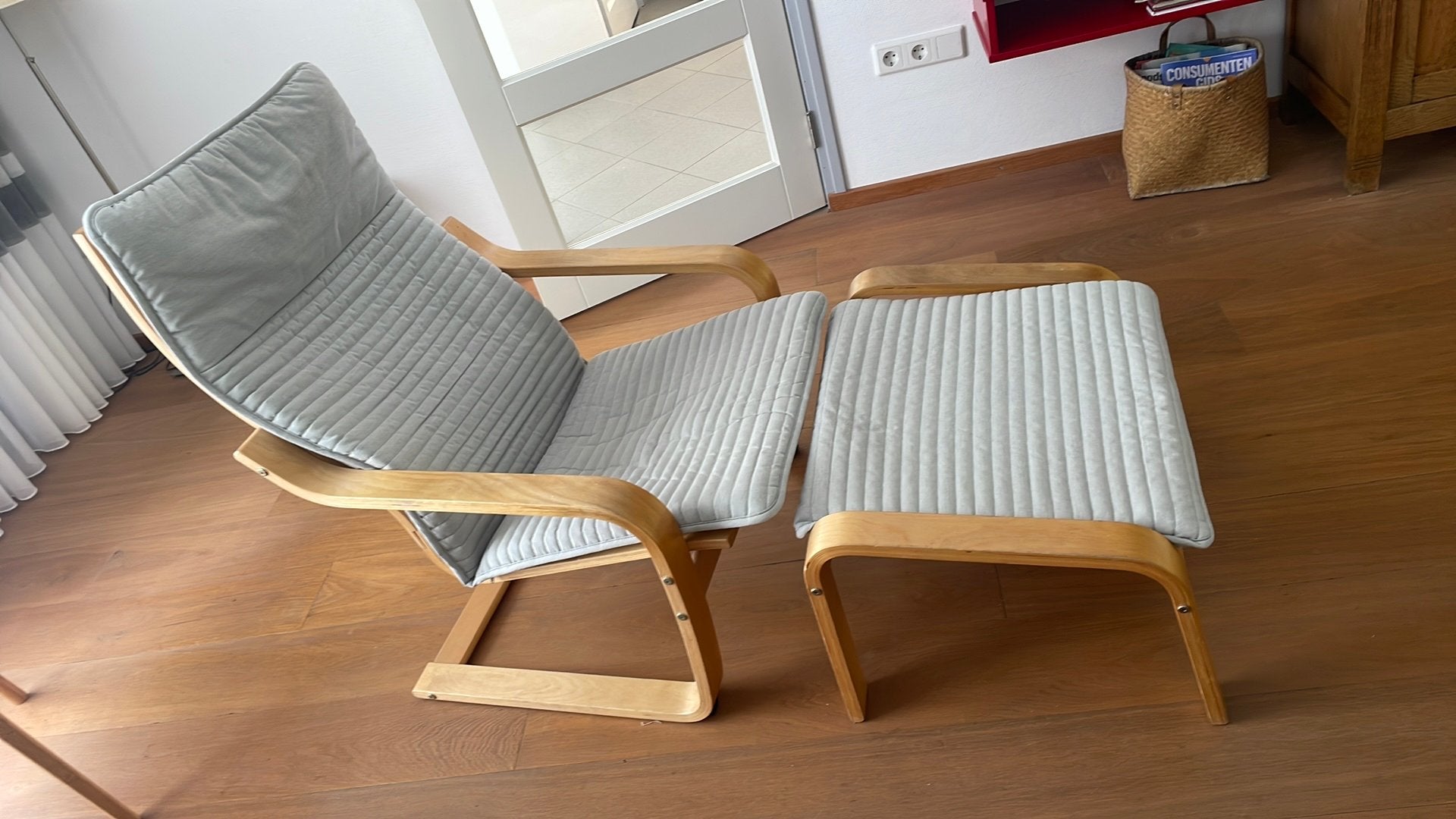 Poang stoel met hocker, Huis en Inrichting, Ophalen, Gebruikt, Stof, Eén