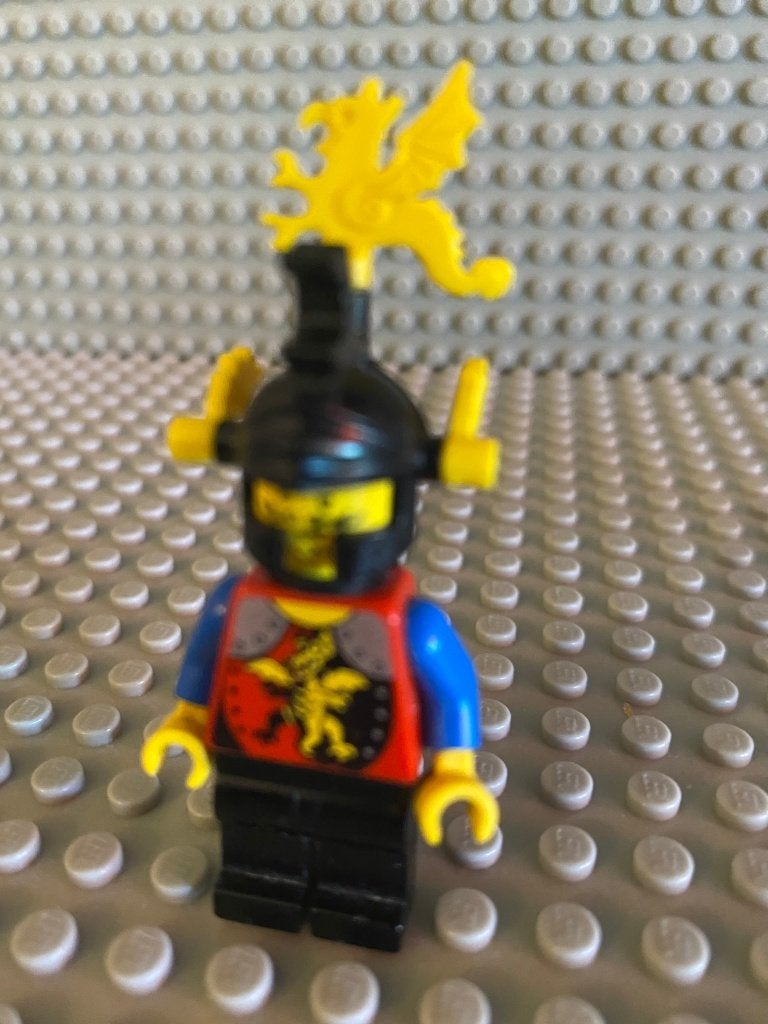 Lego kasteel Castle minifiguur cas018a gele pluim en veren, Gebruikt, Lego, Ophalen of Verzenden, Minifiguur