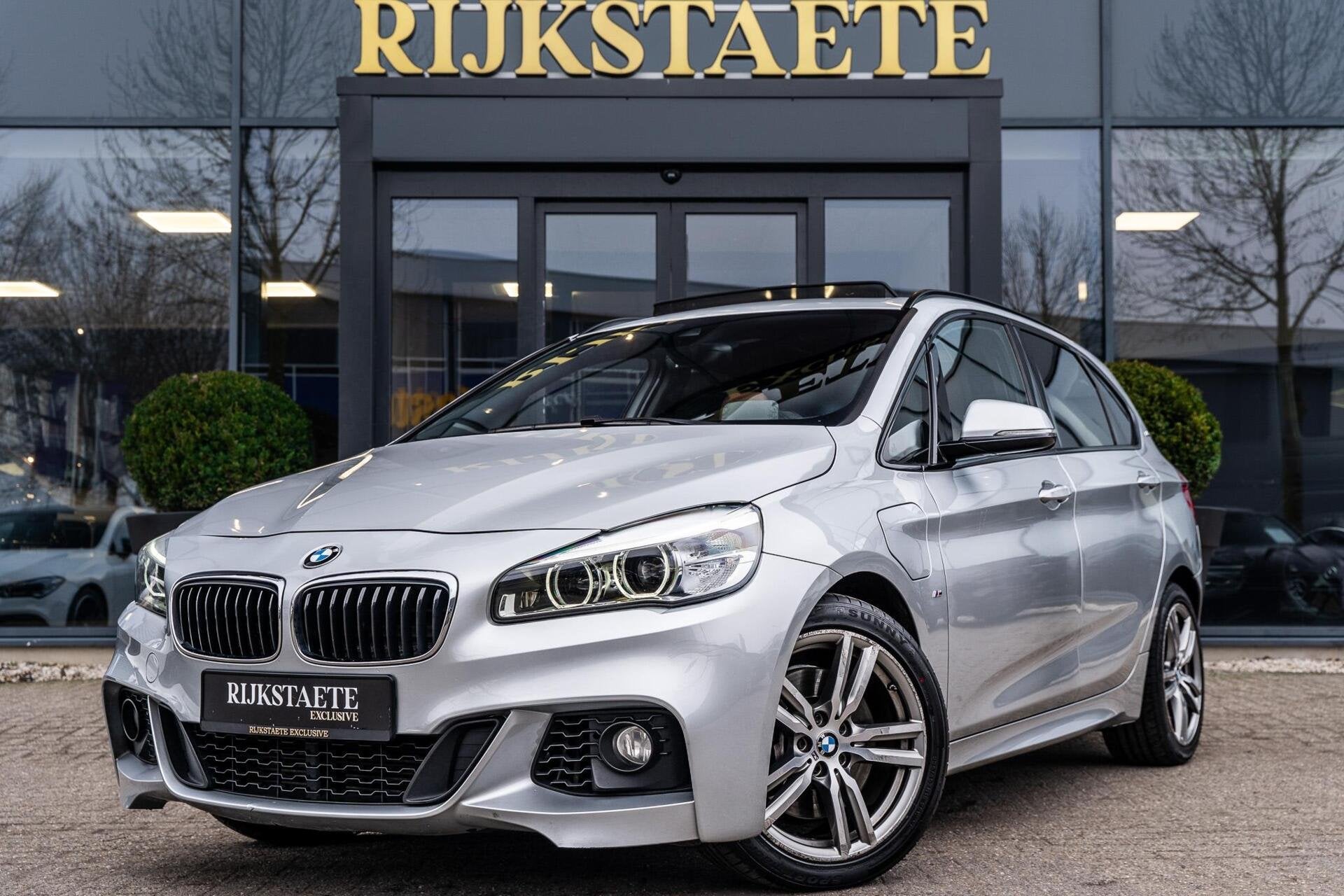 BMW 2-serie Active Tourer 225xe High Executive|PANO|H&K|LED, Automaat, Gebruikt, Vierwielaandrijving, Hybride Elektrisch/Benzine