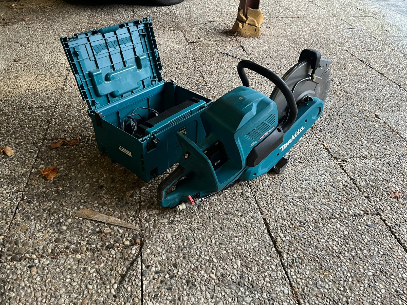 Bandenzaag Makita 80V, Ophalen, 70 mm of meer, Overige typen, Zo goed als nieuw