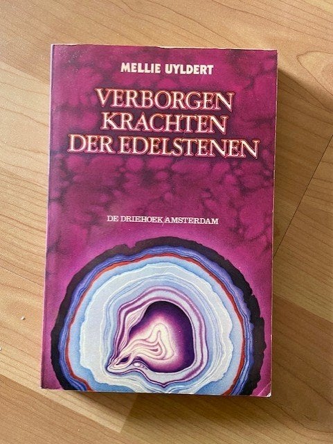 Verborgen Krachten der Edelstenen - Mellie Uyldert, Ophalen of Verzenden, Gelezen, Spiritualiteit algemeen, Achtergrond en Informatie