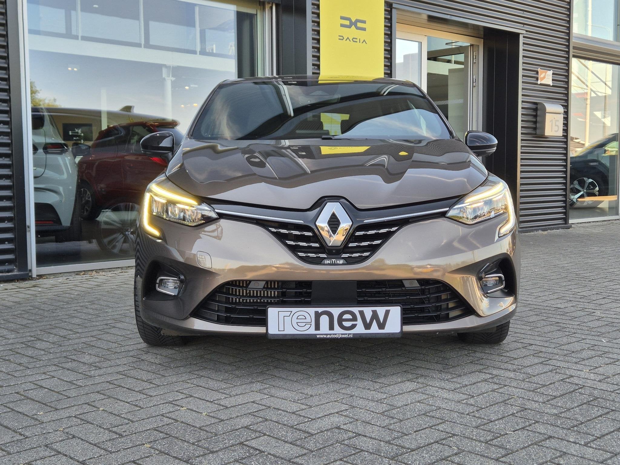 Renault Clio 1.3 TCe 130 EDC AUTOMAAT Initiale Paris EXCLUSI, Auto's, Renault, Gebruikt, Euro 6, 4 cilinders, 49 €/maand