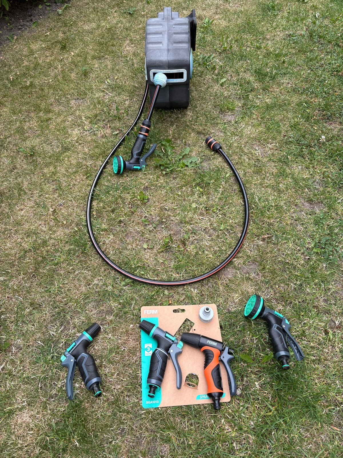 Tuinslanghaspel met spuitpistolen en muurbeugel, Ophalen, Gebruikt, Tuinslanghaspel