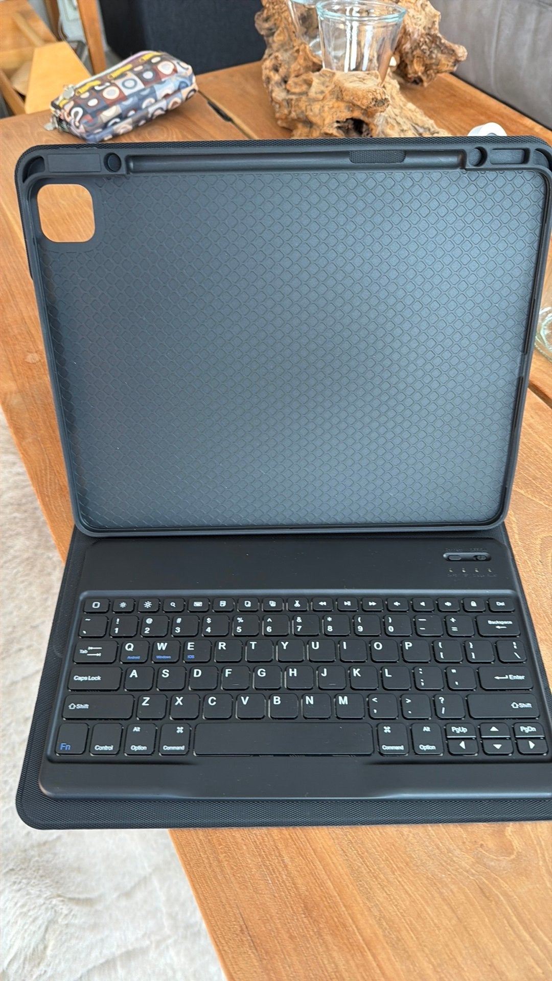 Hoes voor iPad Air 13 inch, Ophalen of Verzenden, Zo goed als nieuw, Bescherming voor- en achterkant