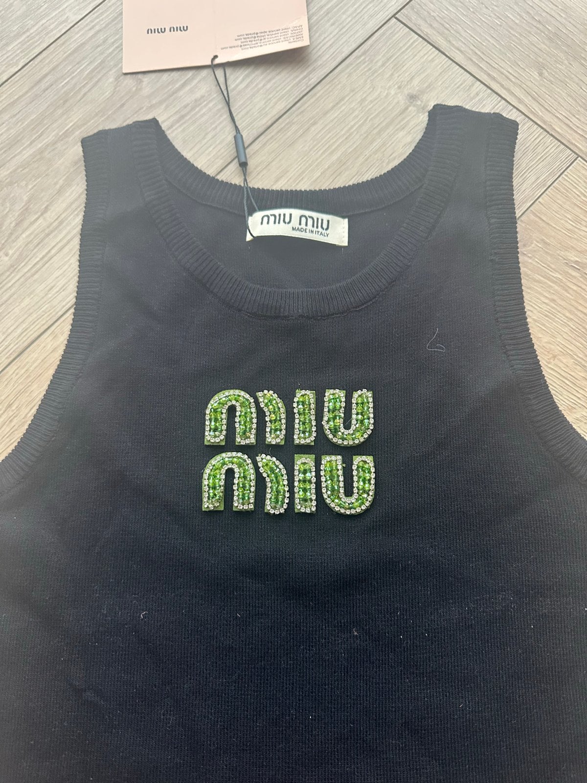 Miu Miu Zwarte Top met Groene en Zilveren Kralenlogo, Zwart, Ophalen of Verzenden, Zo goed als nieuw, Maat 36 (S)
