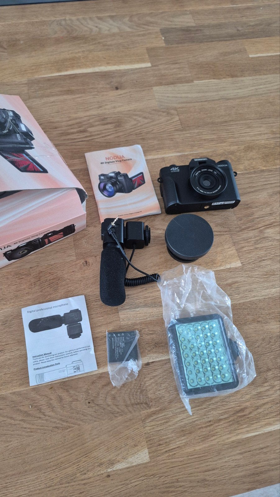 Nodija 4K Digitale Vlog Camera met accessoires, Ingebouwde flitser, Accu, Ophalen of Verzenden, Zo goed als nieuw