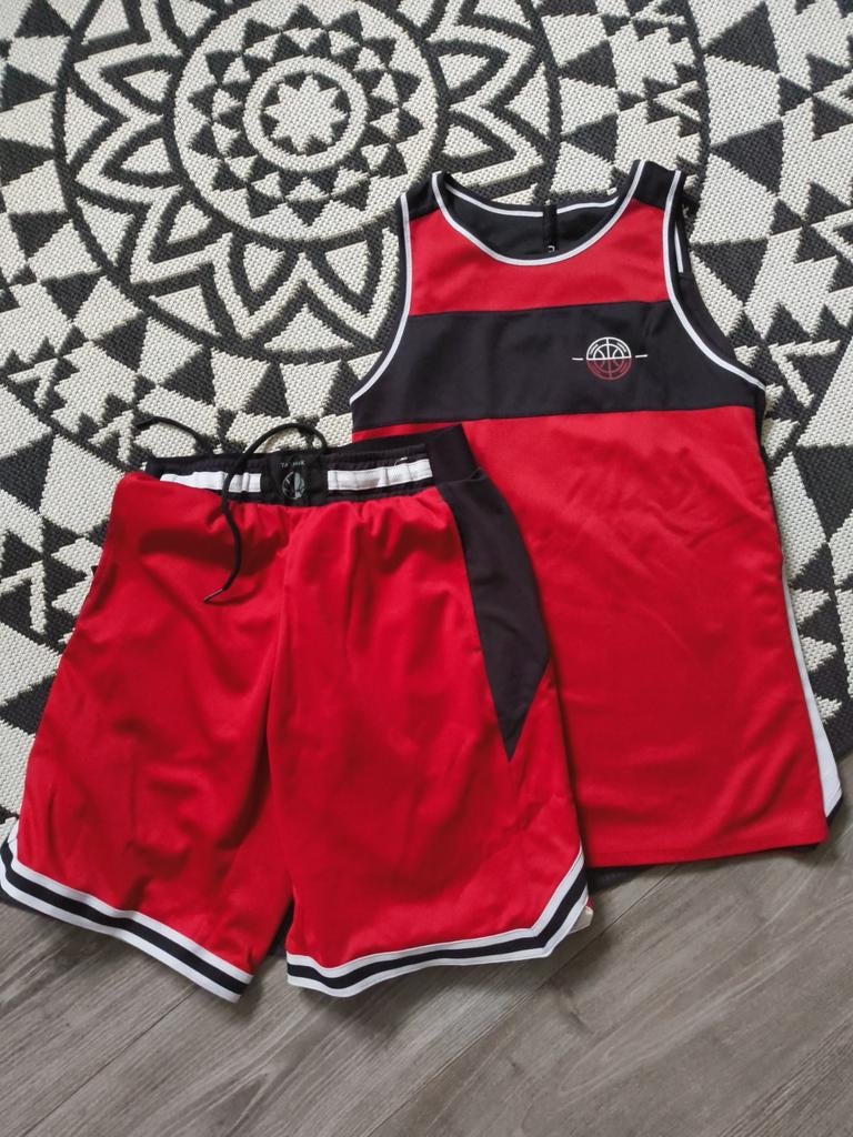 Basketbal tenue tarmak xs, Sport en Fitness, Basketbal, Ophalen of Verzenden, Zo goed als nieuw, Kleding