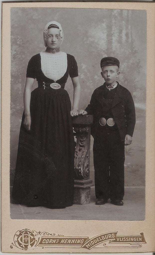 CDV klederdracht Walcheren broer en zus ca. 1910, Gebruikt, Foto, Klederdracht, Ophalen of Verzenden