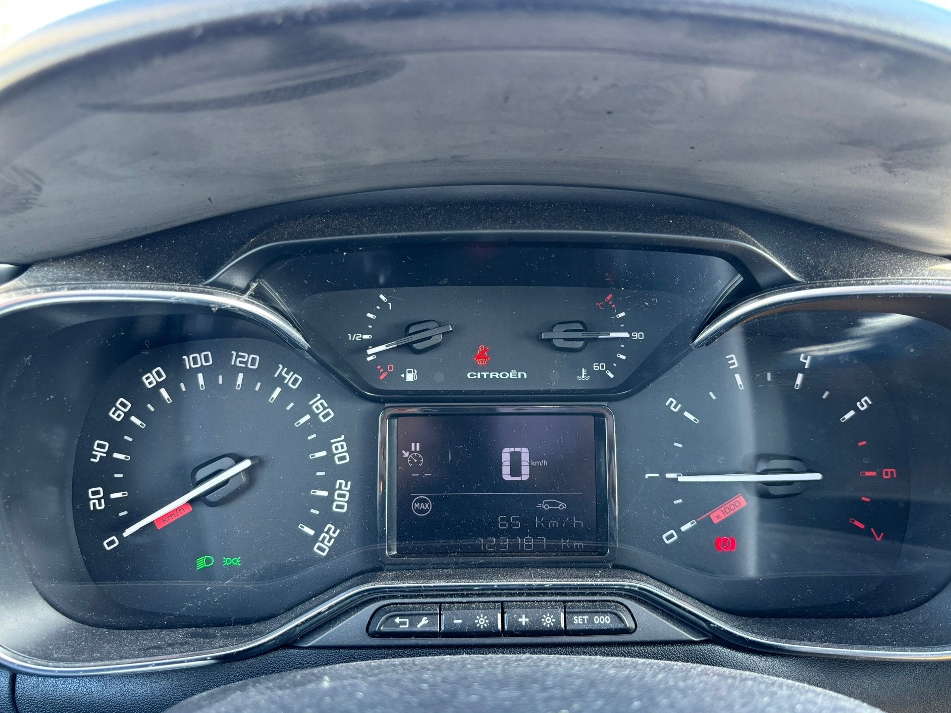 Citroen C3 1.2 PureTech ELLE- Rouge Rubi - Navigatie/CarPlay, Auto's, 1199 cc, 82 pk, 450 kg, Bedrijf