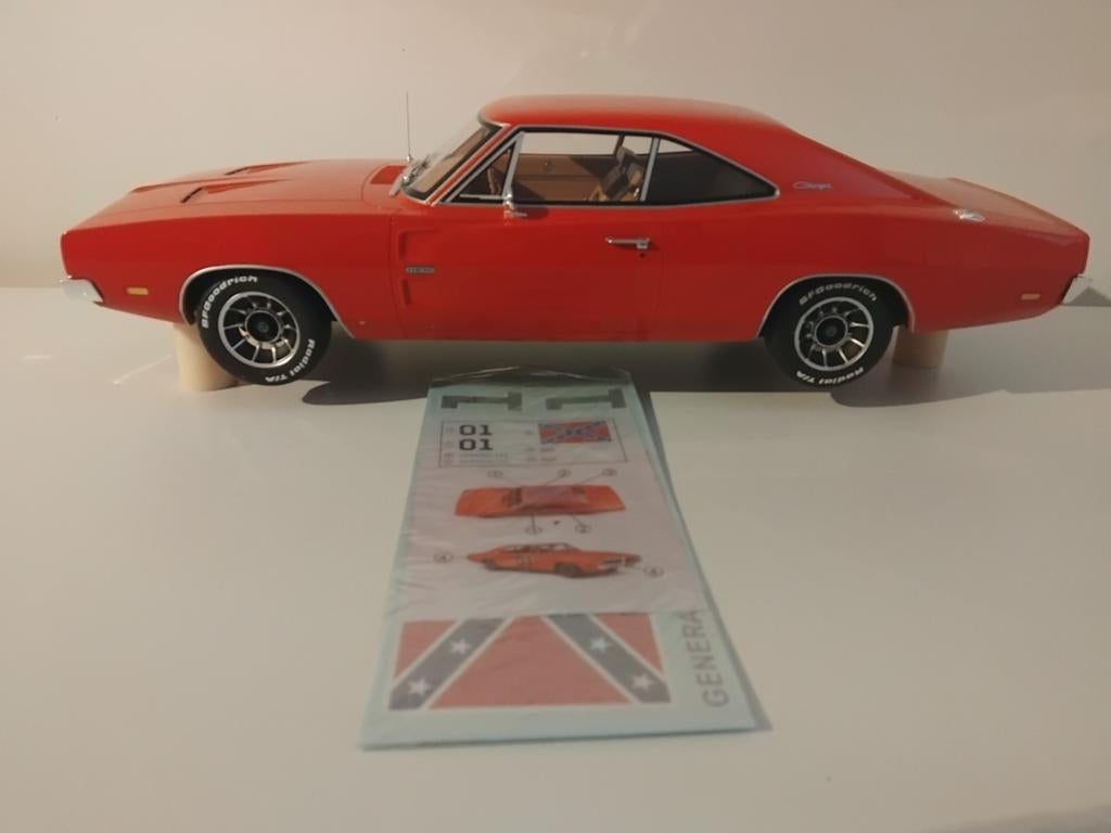 Grote Dodge Charger Dukes of Hazzard General Lee 1:12 KRD, Hobby en Vrije tijd, Modelauto's | 1:5 tot 1:12, Ophalen, Zo goed als nieuw