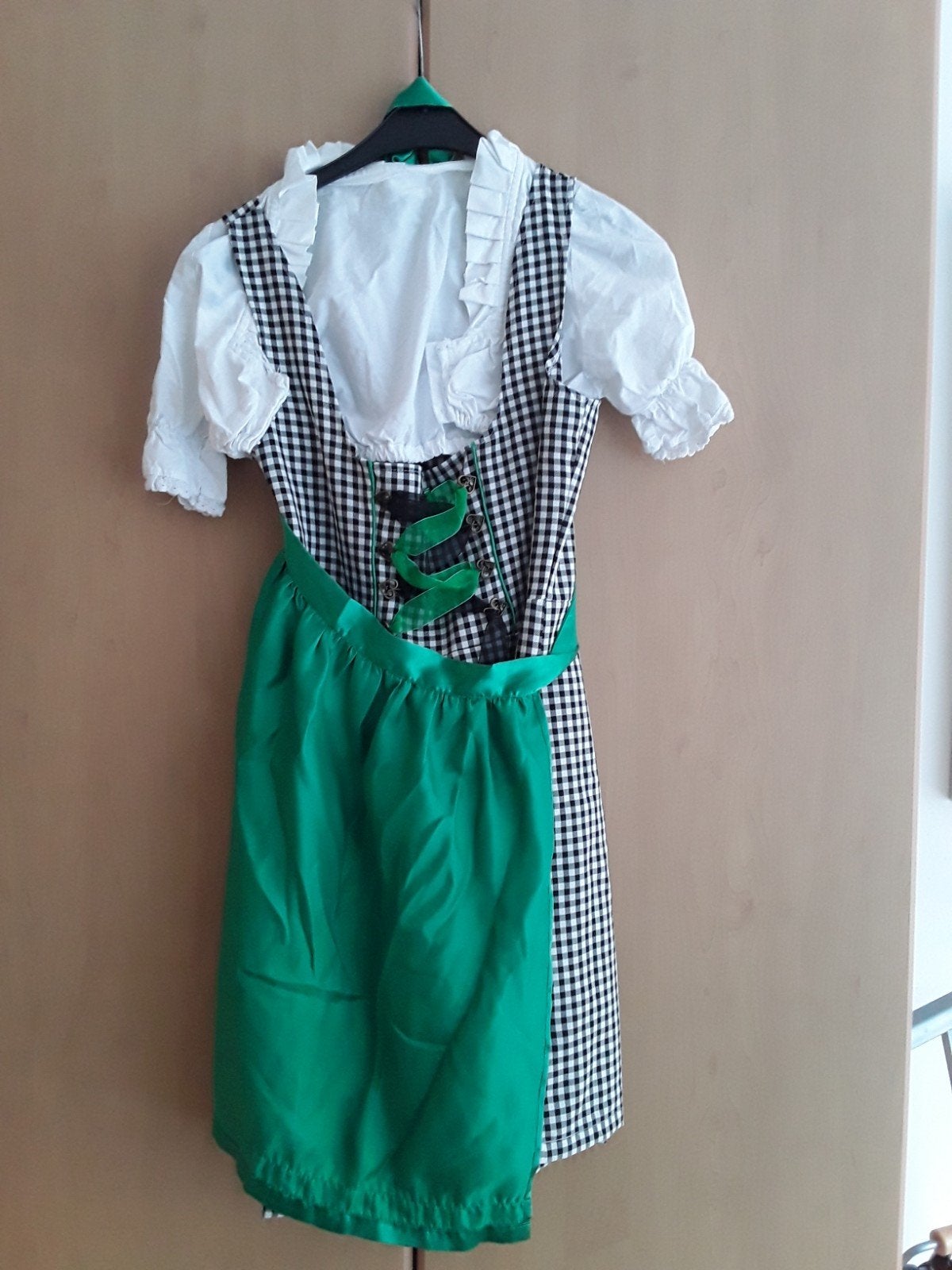 Dirndl jurkje met schortje en vestje maar M/L, Kleding | Dames, Carnavalskleding en Feestkleding, Ophalen of Verzenden, Zo goed als nieuw