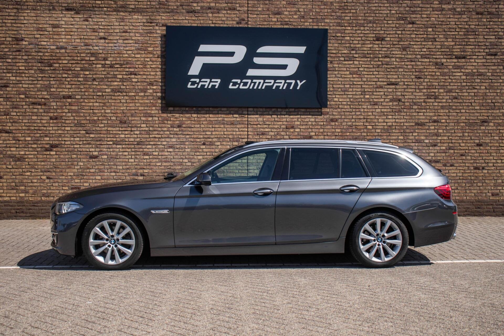 BMW 5-serie Touring 520i Luxury Edition, NAP, Pano, Leder, Automaat, Achterwielaandrijving, Gebruikt, 4 cilinders