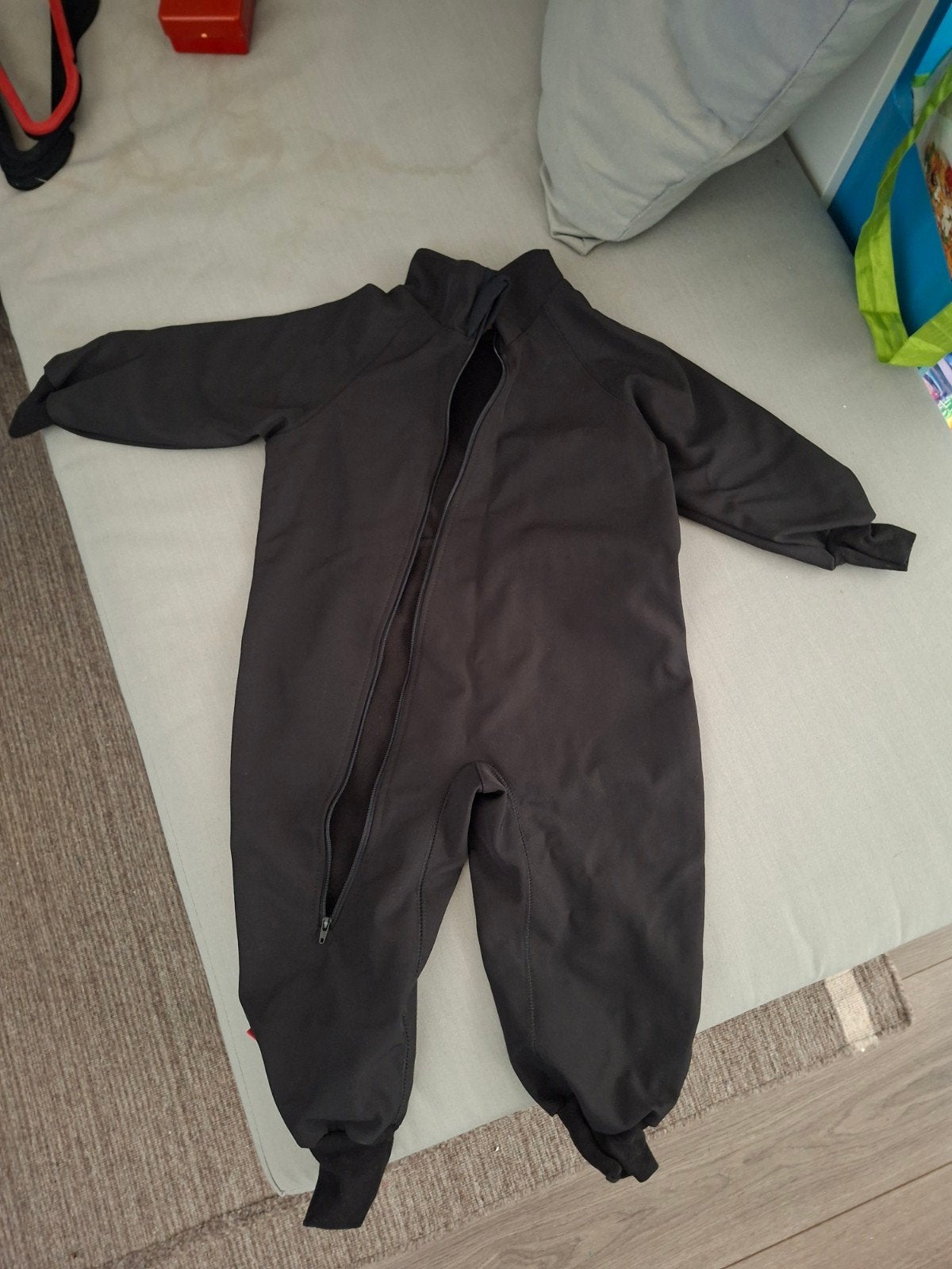 Zwart iELM softshell pak maat 92 met sterren, IELM, Jongen of Meisje, Ophalen of Verzenden, Zo goed als nieuw