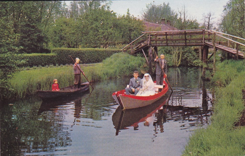 Giethoorn. Trouwen per punter Giethoorn - Oude Ansichtkaart, Verzenden, 1960 tot 1980, Ongelopen, Overijssel