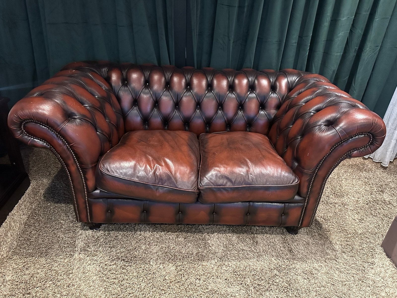Chesterfield tweepersoonsbank Rood- Bruin leer, Huis en Inrichting, Banken | Sofa's en Chaises Longues, Ophalen, Gebruikt, 150 tot 200 cm