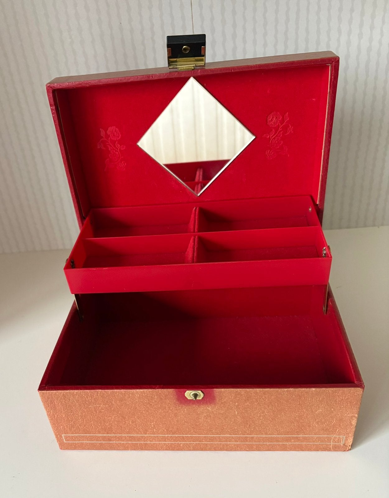 Vintage rode sieradendoos 19 x 14 x 8,5 cm met spiegeltje, Ophalen of Verzenden