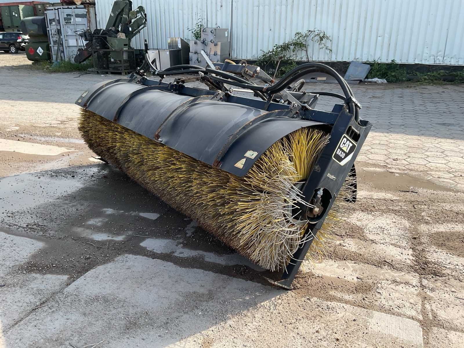Caterpillar BA30 Bezem