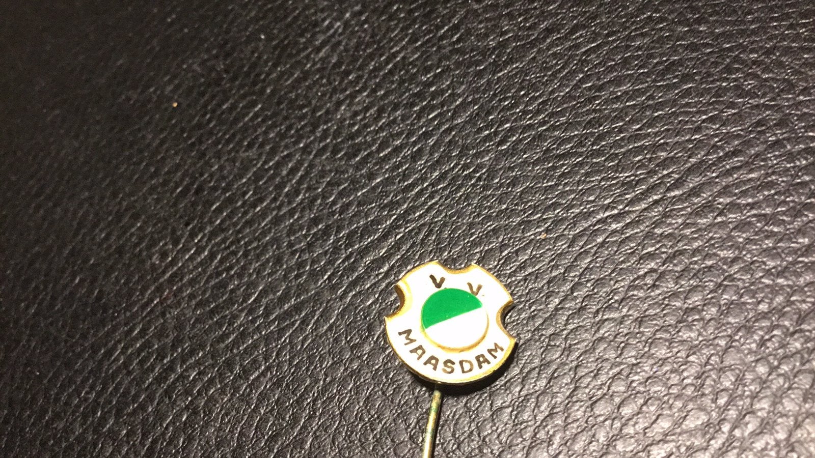 Voetbalspeld VV Maasdam, Ophalen of Verzenden, Zo goed als nieuw, Overige onderwerpen