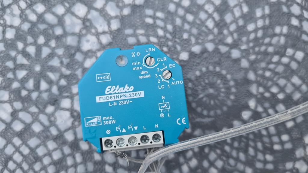 Eltako FUD61NPN-230V dimmer schakelaar, incl lampenbak., Ophalen of Verzenden, Gebruikt, Schakelaar