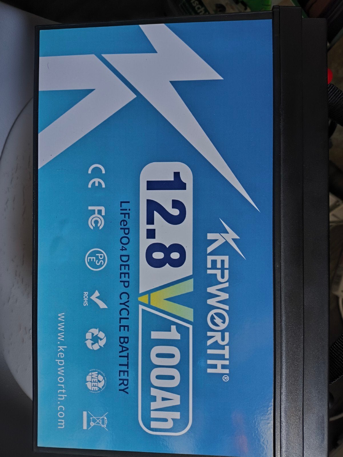 Kepworth 12.8V 100Ah LiFePO4 Accu met Oplader, Ophalen, Zo goed als nieuw