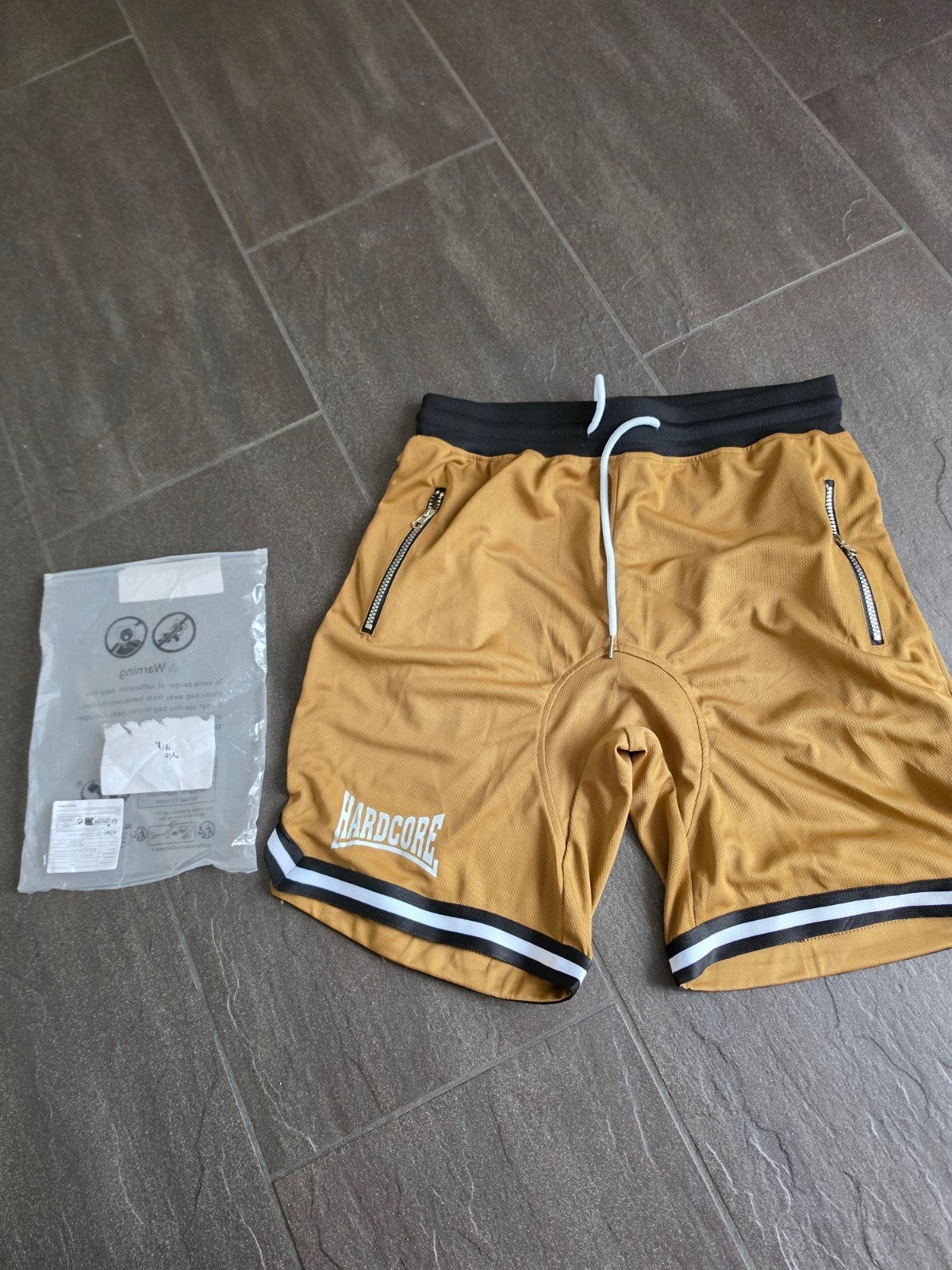 Korte Hardcore broek beige maat M nieuw, Maat 48/50 (M), Beige, Nieuw, Hardcore