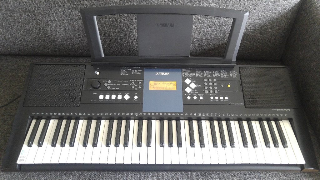 Yamaha PSR-E333, Muziek en Instrumenten, Keyboards, Gebruikt, 61 toetsen, Yamaha, Aanslaggevoelig, Ophalen of Verzenden
