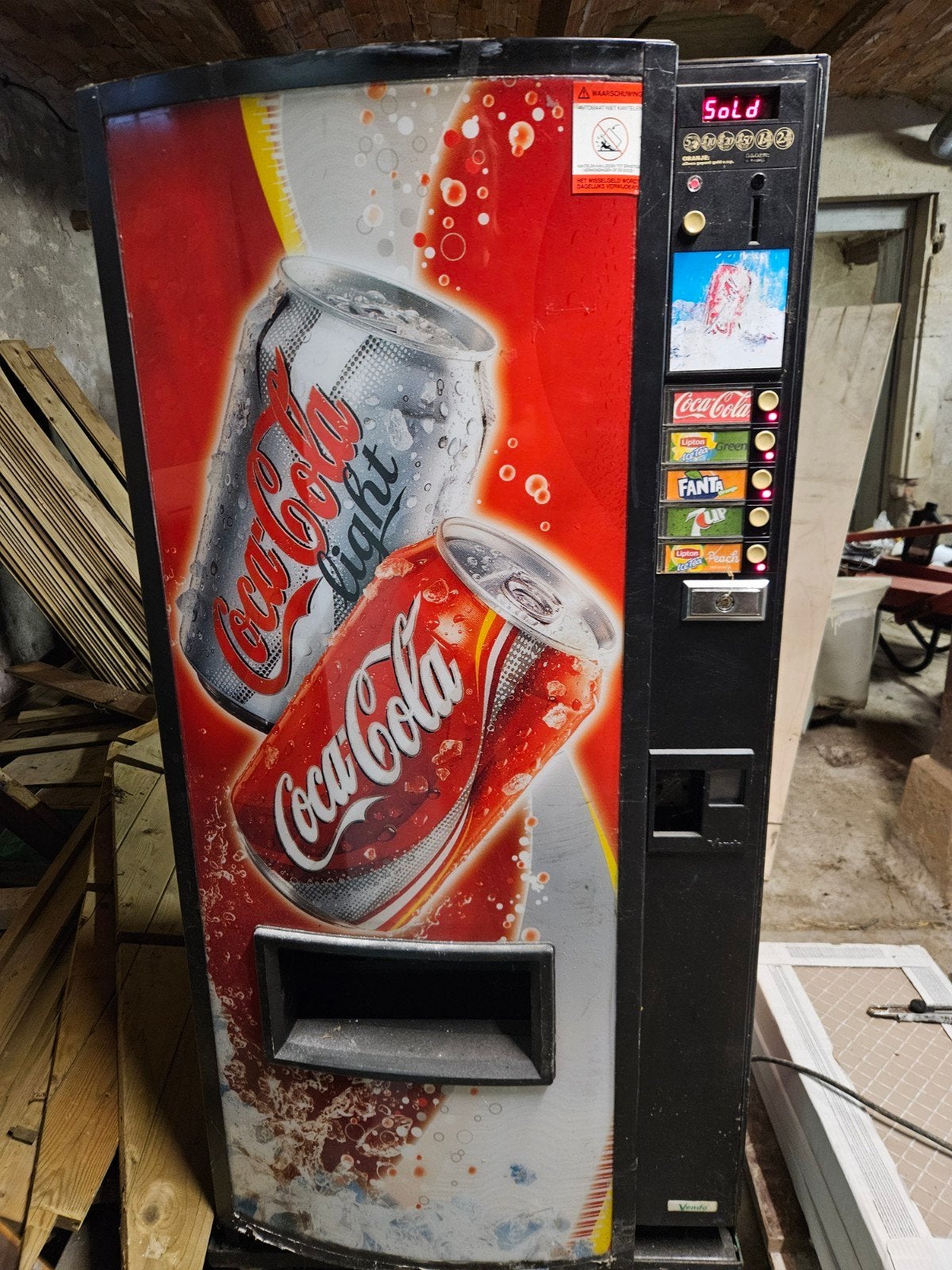 Coca-Cola frisdrankautomaat op frame met wielen, Verzamelen, Ophalen, Gebruikt