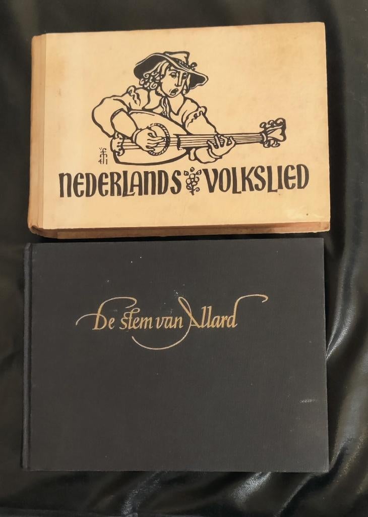 2 boeken met volksliederen  1946 en 1956, Ophalen of Verzenden, Zo goed als nieuw, Artiest