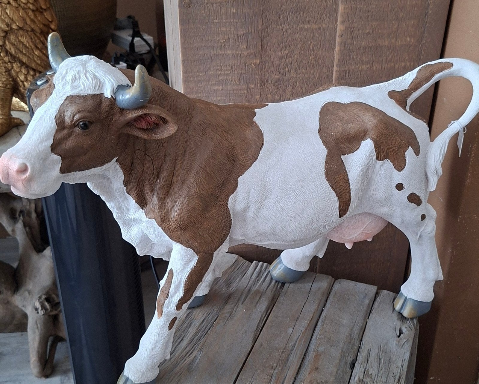 Super mooi beeld bruin witte koe, Ophalen, Nieuw, Kunststof