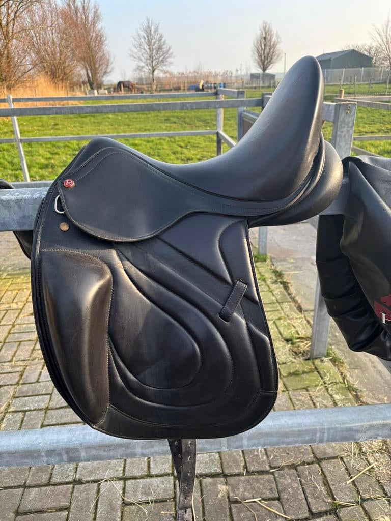 rosnner dressuurzadel 17”, Dieren en Toebehoren, Paarden en Pony's | Zadels, Ophalen of Verzenden, Zo goed als nieuw, Dressuur