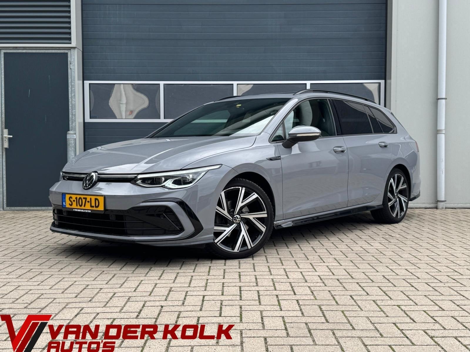 Volkswagen Golf Variant 1.5 eTSI R-Line In/Exterieur | Panor, Auto's, 1325 kg, Euro 6, 4 cilinders, 150 pk