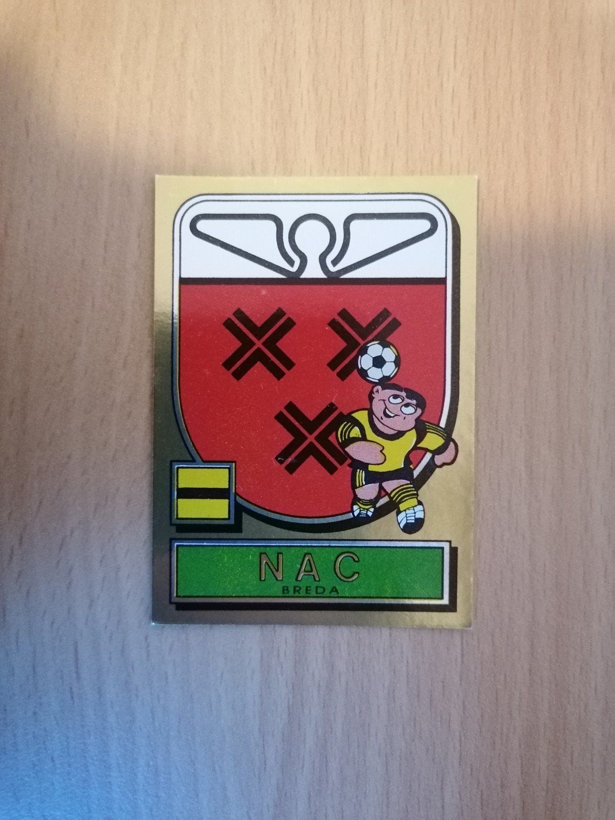 Panini Voetbal 82 #176 NAC embleem., Ophalen of Verzenden, Zo goed als nieuw, NAC Breda, Poster, Plaatje of Sticker