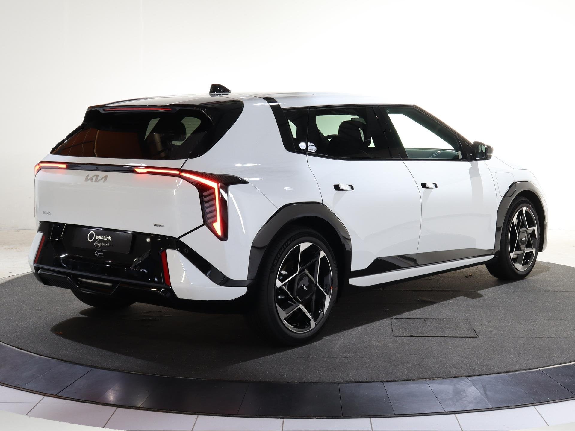Kia EV4 GT-Line Business Edition 81.4 kWh | Adaptieve cruise, Auto's, Kia, 81 kWh, 510 min, Zwart, 204 pk