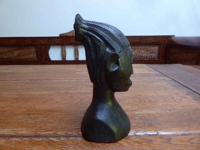 Ebbenhouten Afrikaans borstbeeldje, Antiek en Kunst, Minder dan 20 cm, Buste, Ophalen of Verzenden, Handgemaakt