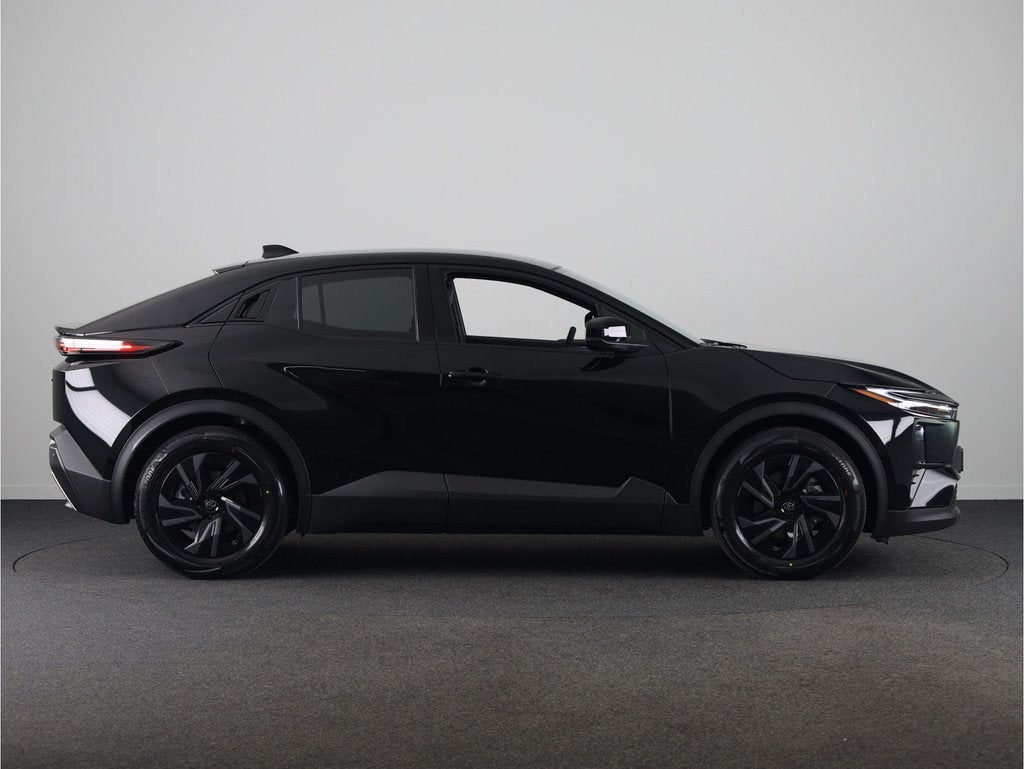 Toyota C-HR+ First Edition 77 kWh * EV-Deal* € 4.000,- voo, Auto's, Toyota, 12 maanden, Stof, 24 min, Zwart