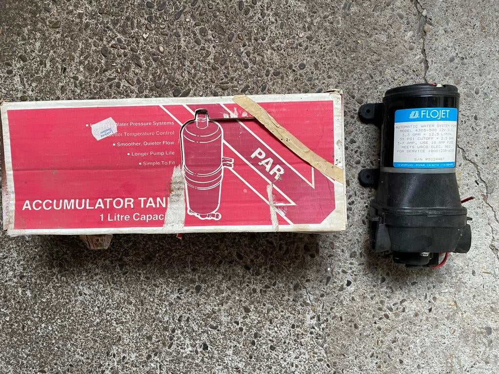 Flojet drinkwaterpomp 12V - 12,5 l/min, Ophalen, Zo goed als nieuw, Motor en Techniek, Zeilboot of Motorboot