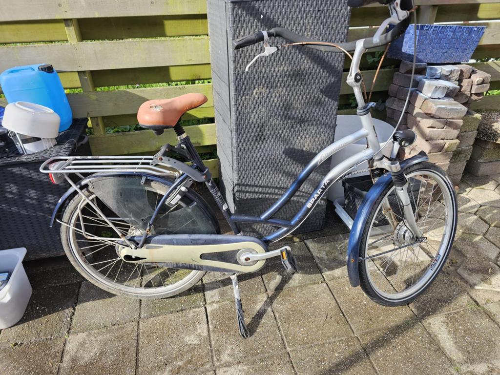 Sparta damesfiets - Gebruikt, maar functioneel, Sparta, Velgrem, Versnellingen, Ophalen of Verzenden