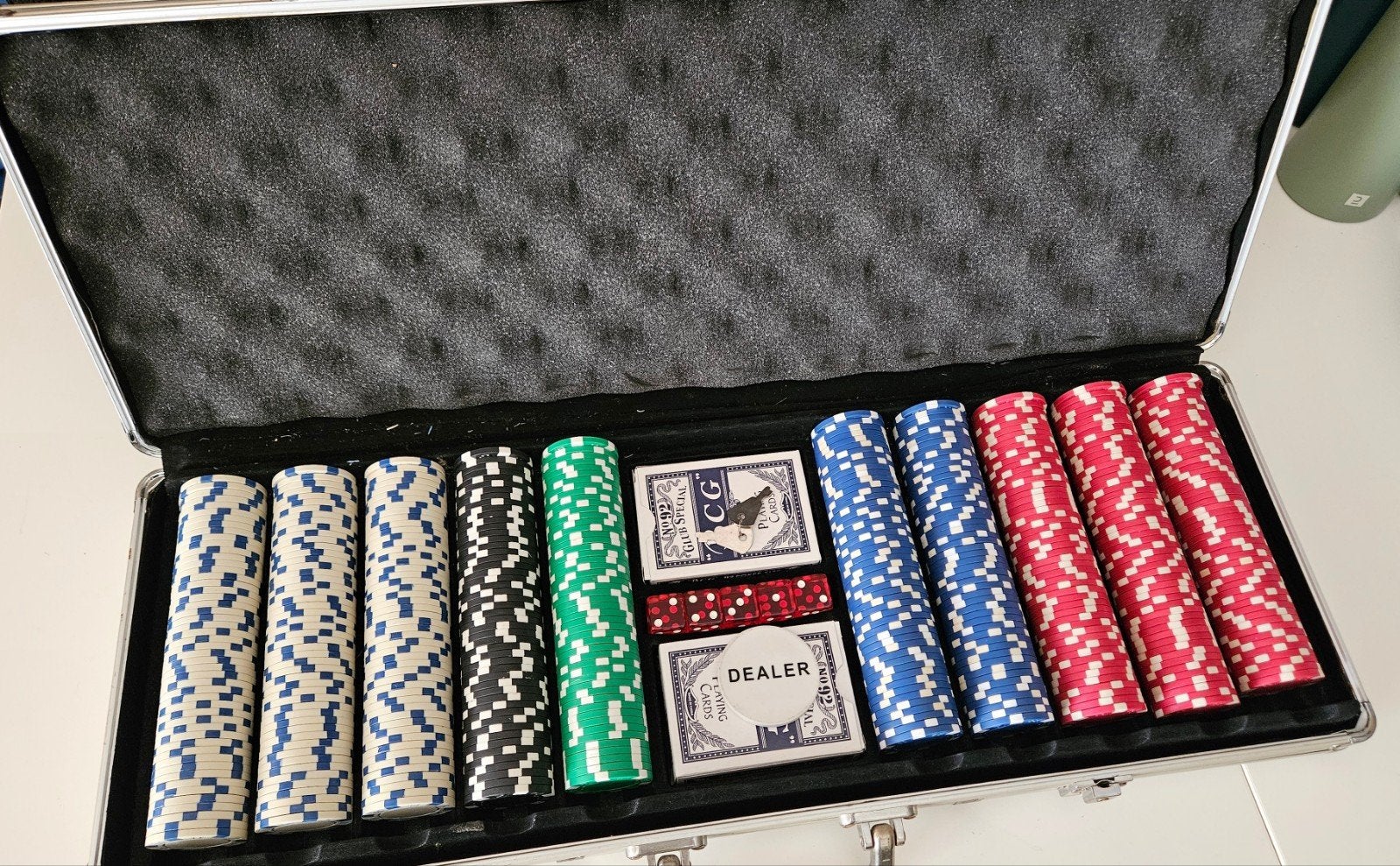 Pokerset in luxe aluminium koffer met 500 chips, Ophalen, Zo goed als nieuw