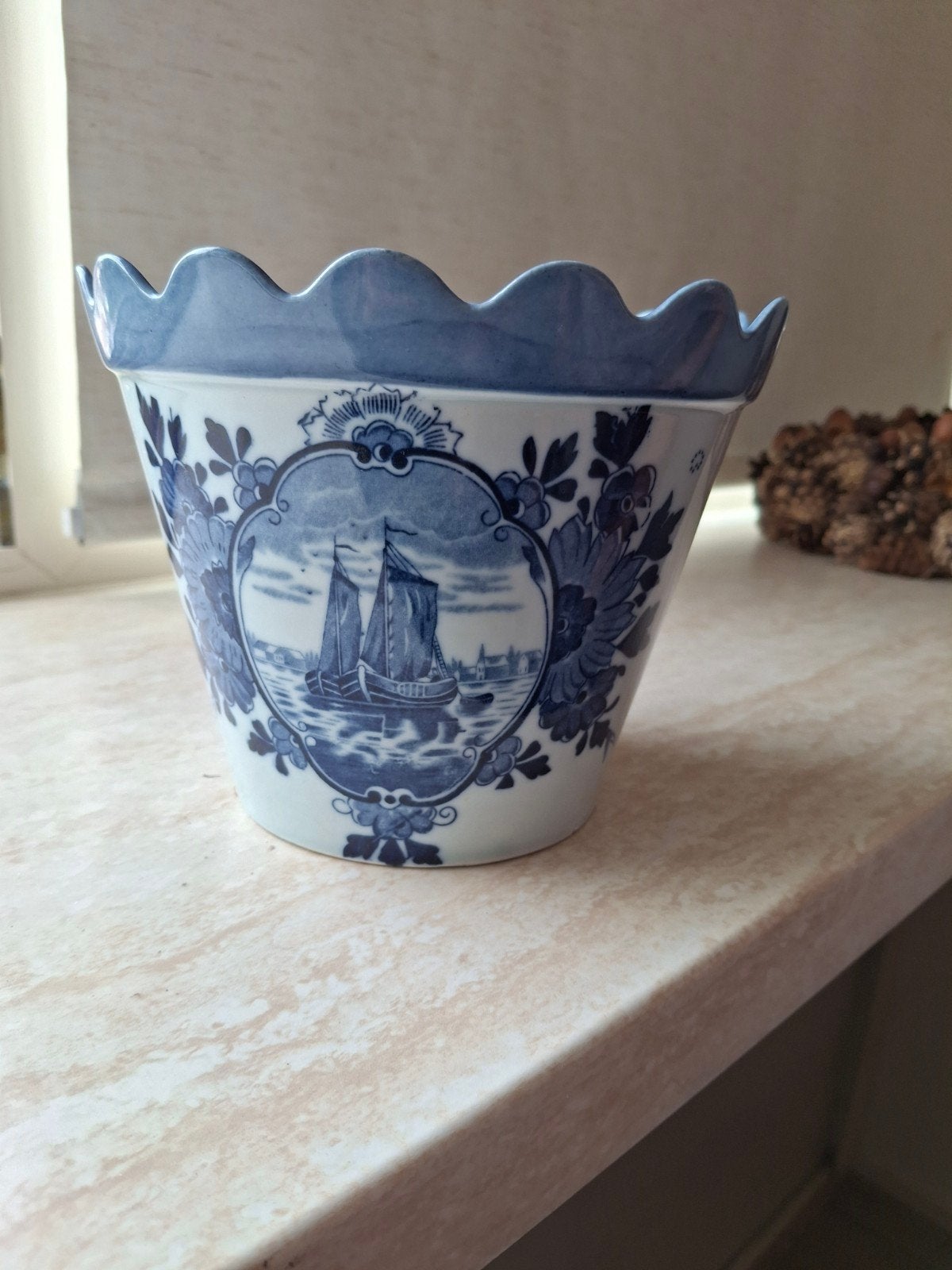 Delfts Blauwe bloempot met Hollands tafereel, Rond, Binnen, Ophalen of Verzenden, Aardewerk