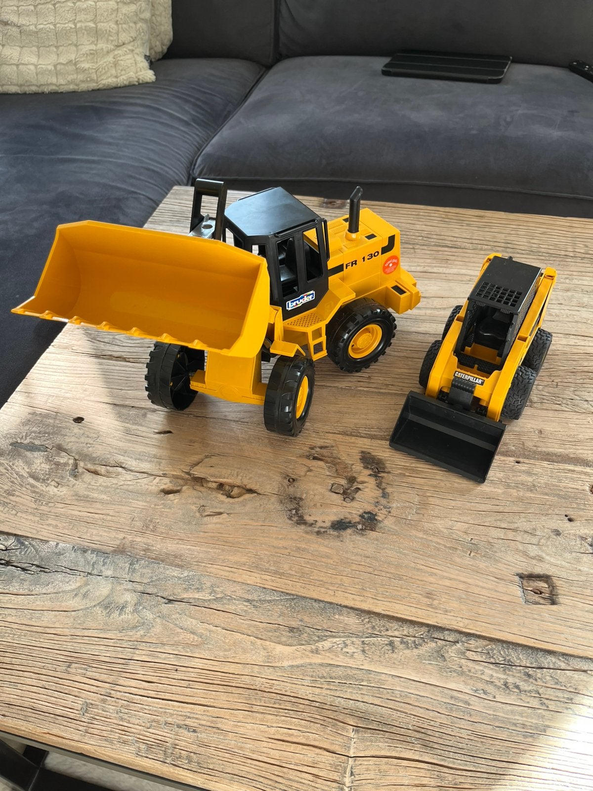 Bruder FR130 shovel + Caterpillar bouwvoertuig, Ophalen of Verzenden, Zo goed als nieuw