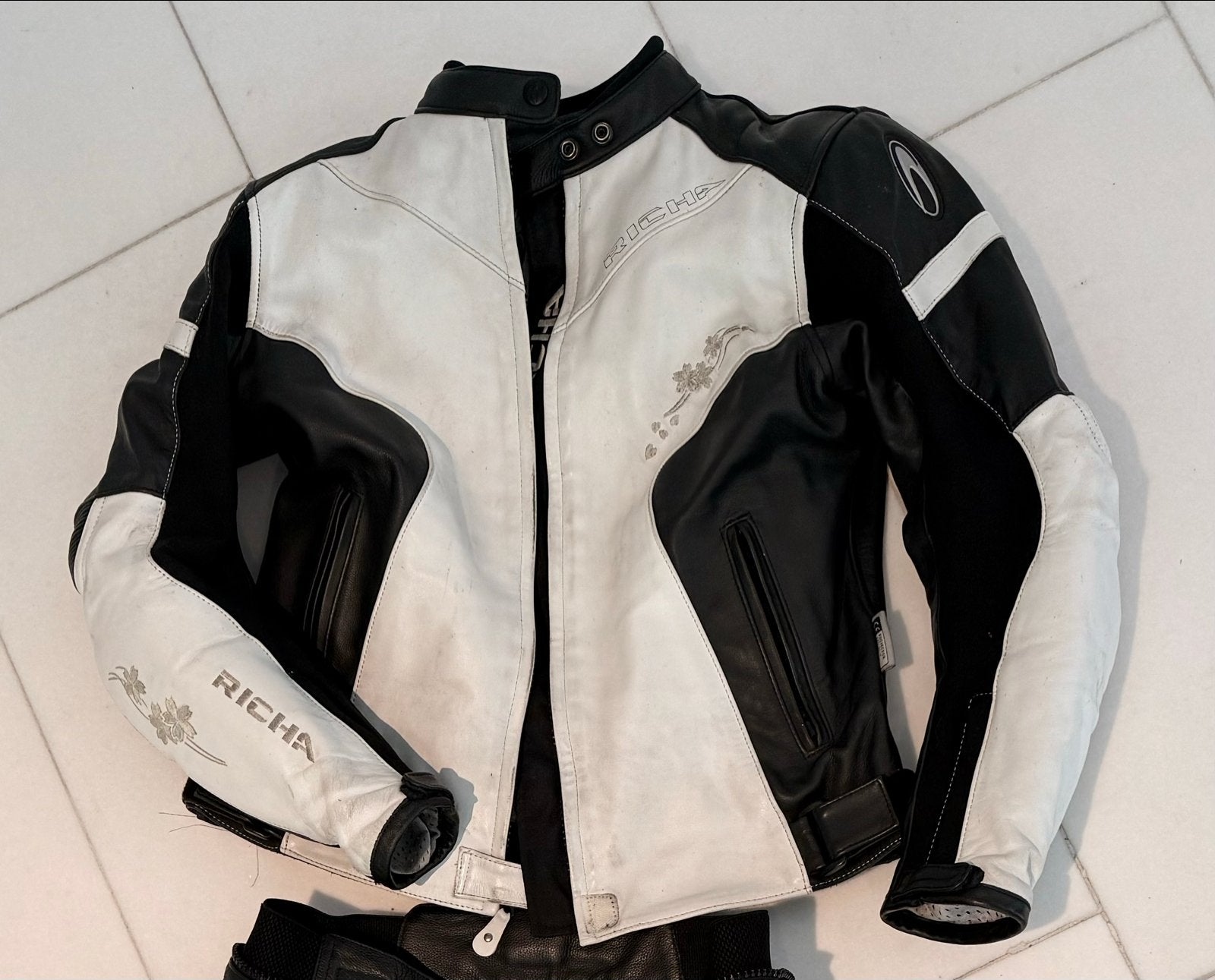 Leren Richa motorjack met geborduurde accenten., Motoren, Kleding | Motorkleding, Ophalen, Tweedehands, Kinderen, Jas | leer