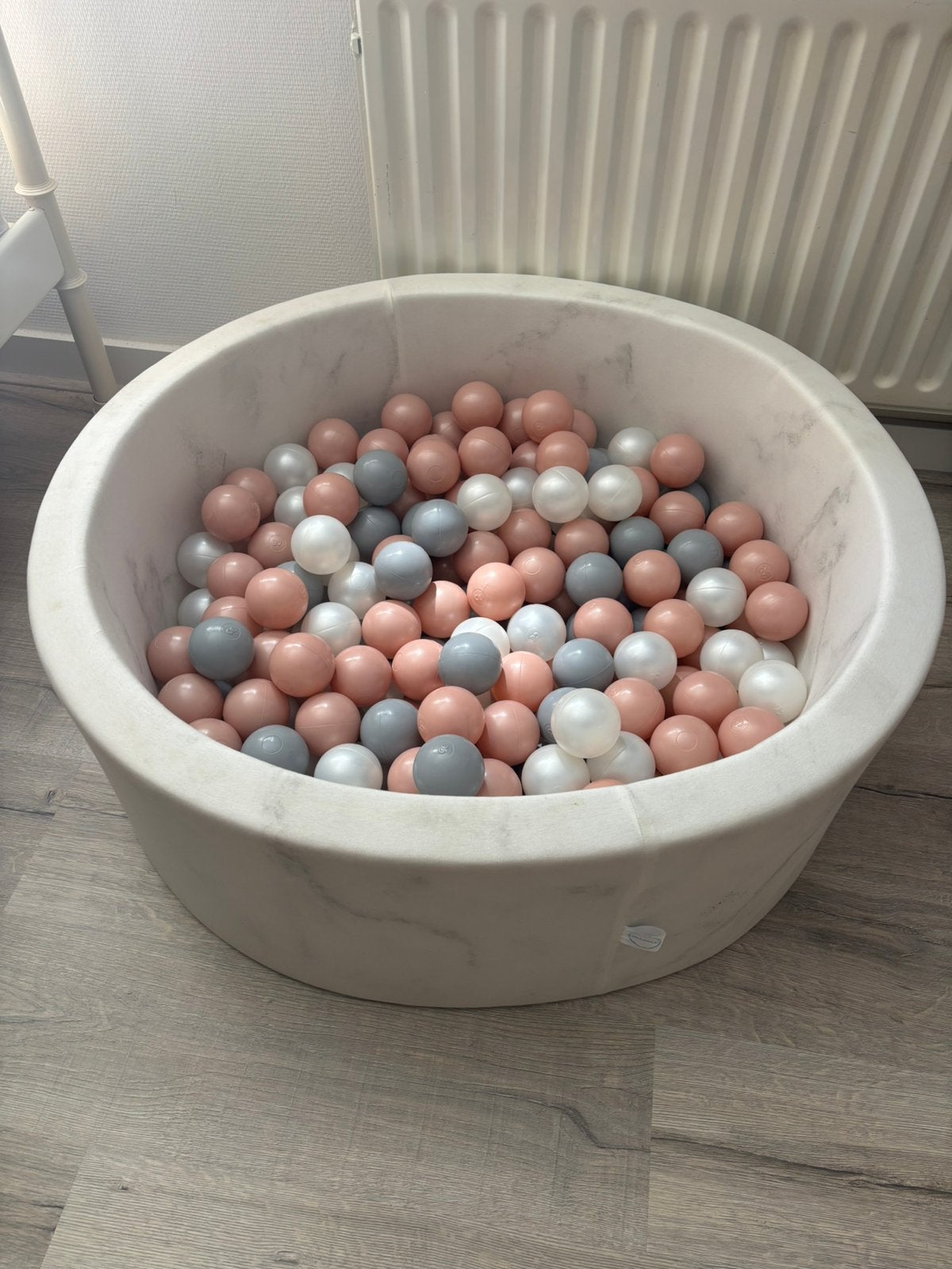 Zo goed als nieuwe Mimii ballenbak marmer!, Ophalen of Verzenden, Zo goed als nieuw
