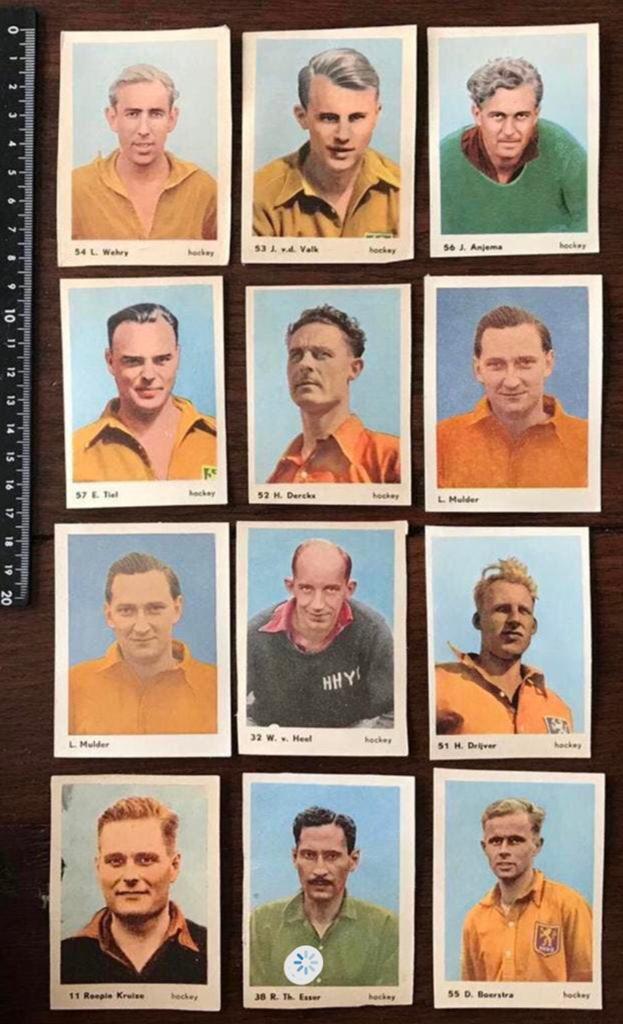 12 Oude Hockeysters Plaatjes Olympische Spelen 1952, Ophalen of Verzenden, Zo goed als nieuw, Poster, Plaatje of Sticker