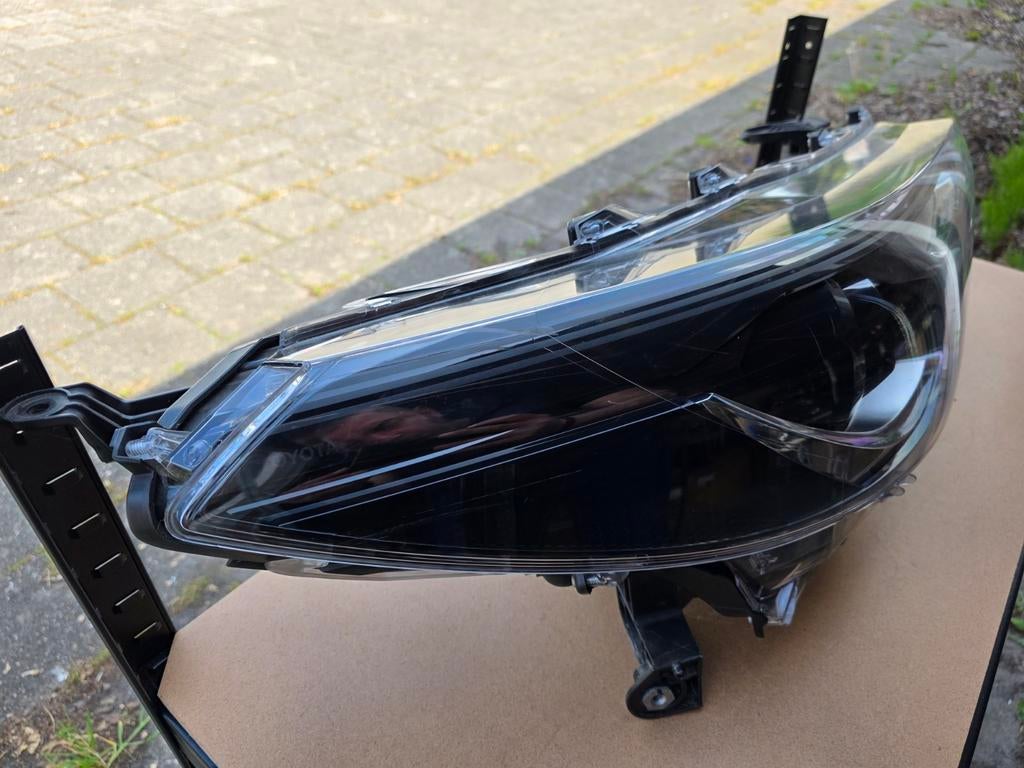 Toyota Corolla Cross koplamp Rechts, Auto-onderdelen, Verlichting, Ophalen of Verzenden, Gebruikt, Toyota