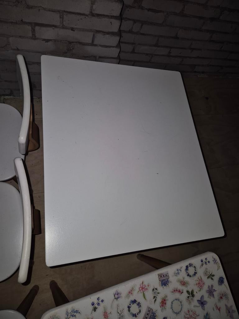 Kindertafel met stoel Ikea, Kinderen en Baby's, Kinderkamer | Tafels en Stoelen, Ophalen, Tafel(s) en Stoel(en)